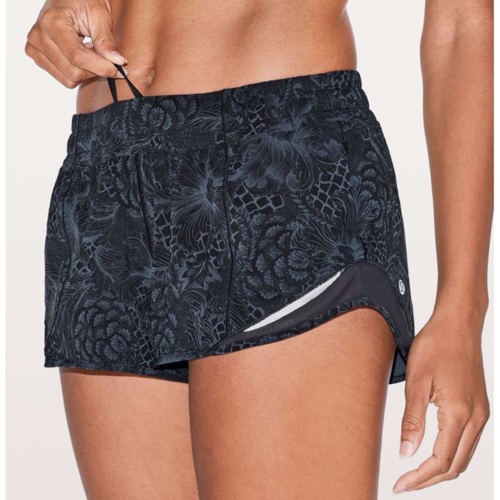 Lululemon Hotty Hot Short II 2.5" Nouveau Mach Blue Black / Black - Picture 4 of 8